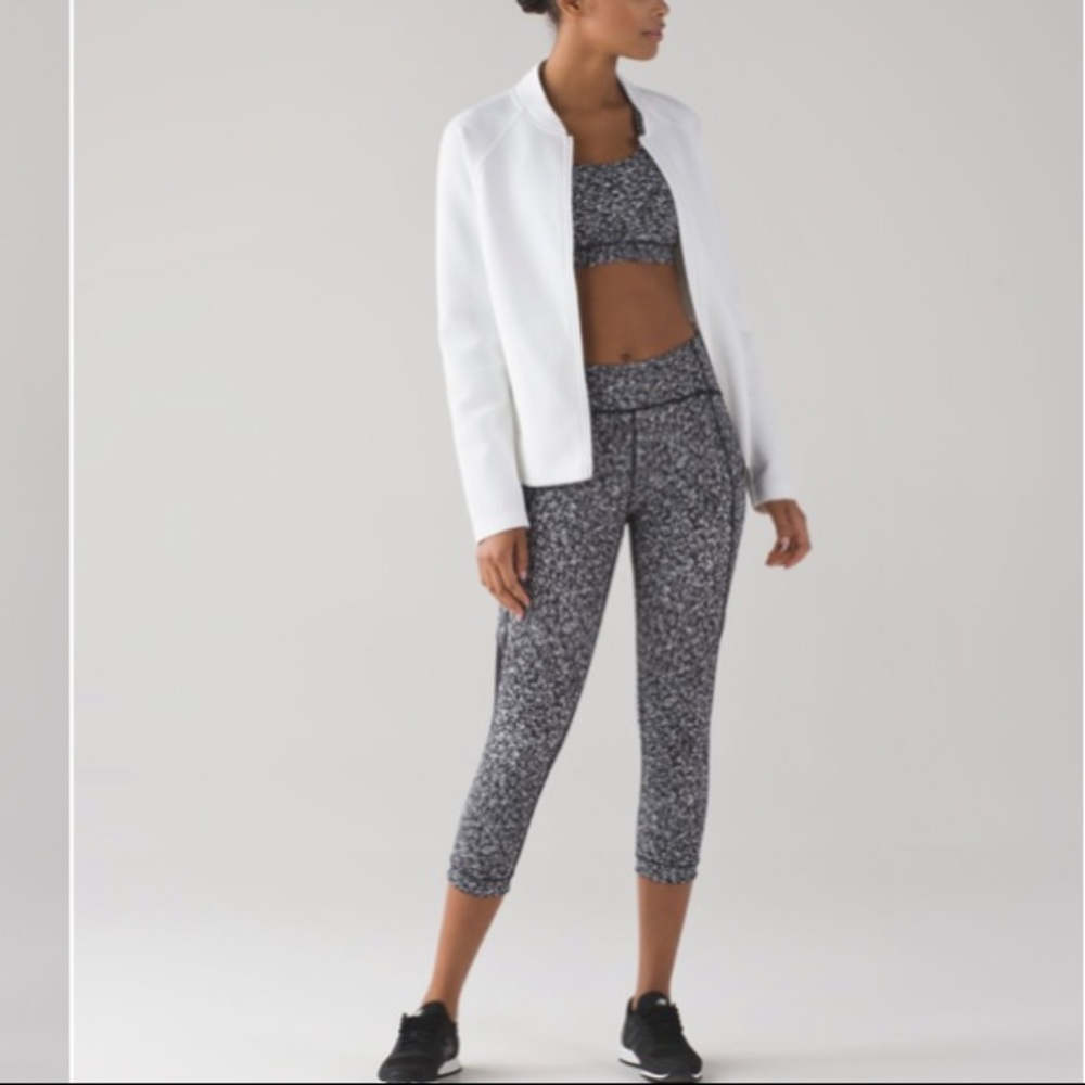 Lululemon sole training crops